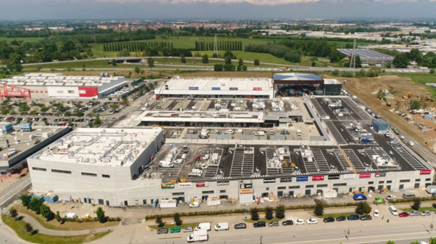 Settimo Cielo retail park, the building and the parking
